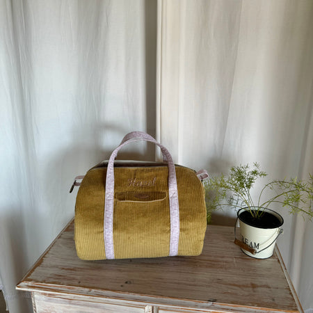 Sac à Langer en Velours Moutarde + Rosette